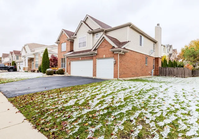 Photo 3 of Single family home for sale at 125 N Spruce Ave, Wood Dale, IL 60191 | MLS# 12516836 | Listing updated on 2026-04-26