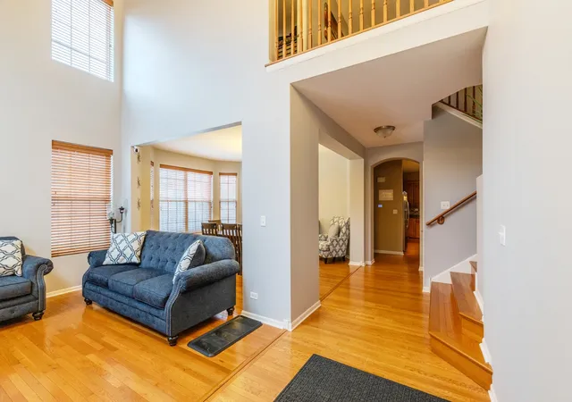 Photo 4 of Single family home for sale at 125 N Spruce Ave, Wood Dale, IL 60191 | MLS# 12516836 | Listing updated on 2026-04-26