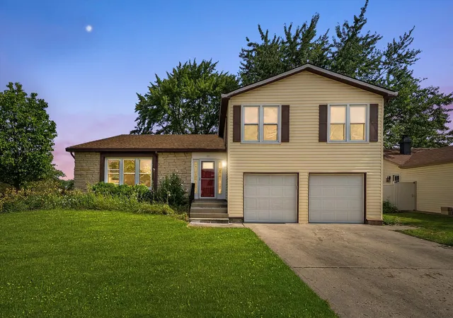 2nd image of 88 Hesterman Dr, Glendale Heights, IL 60139 | MLS# 12523366