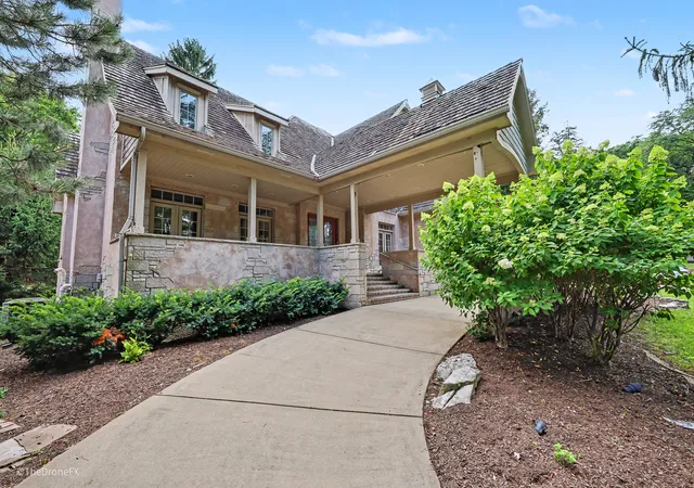 2nd image of 130 Fuller Rd, Hinsdale, IL 60521 | MLS# 12524749