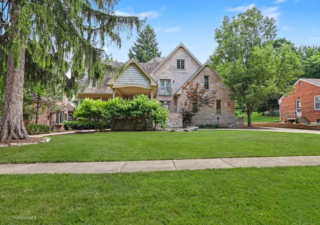 3rd image of 130 Fuller Rd, Hinsdale, IL 60521 | MLS# 12524749