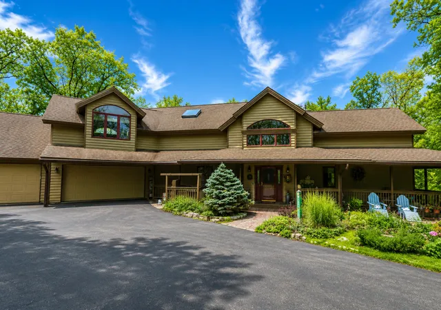 Photo 1 of Single family home for sale at 15 Talisman, Galena, IL 61036 | MLS# 12524840 | Listing updated on 2026-09-07