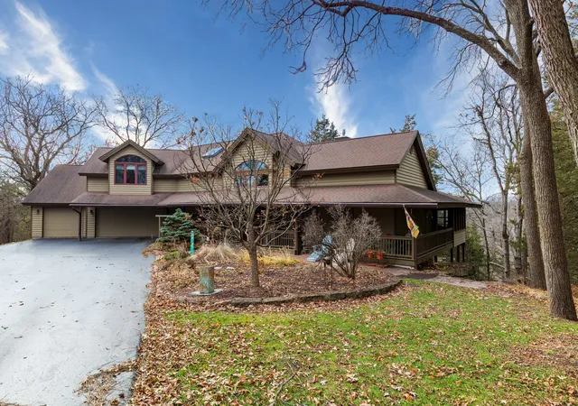 Photo 3 of Single family home for sale at 15 Talisman, Galena, IL 61036 | MLS# 12524840 | Listing updated on 2026-09-07