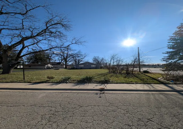 2nd image of 1824 Cobb Blvd, Kankakee, IL 60901 | MLS# 12525902