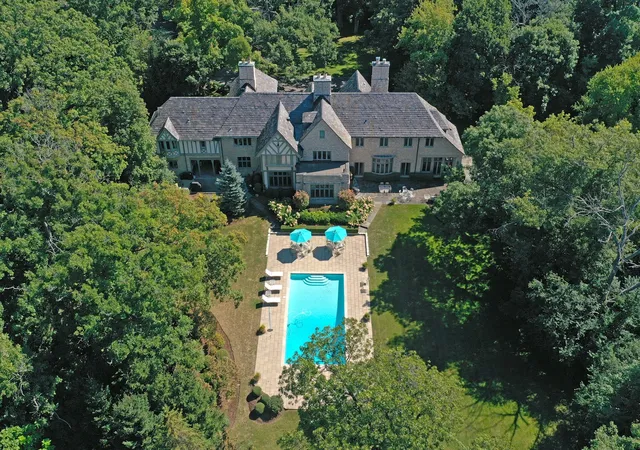 Photo 2 of Mansion for sale at 1650 Green Bay Rd, Lake Bluff, IL 60044 | MLS# 12527076 | Listing updated on 2026-09-01