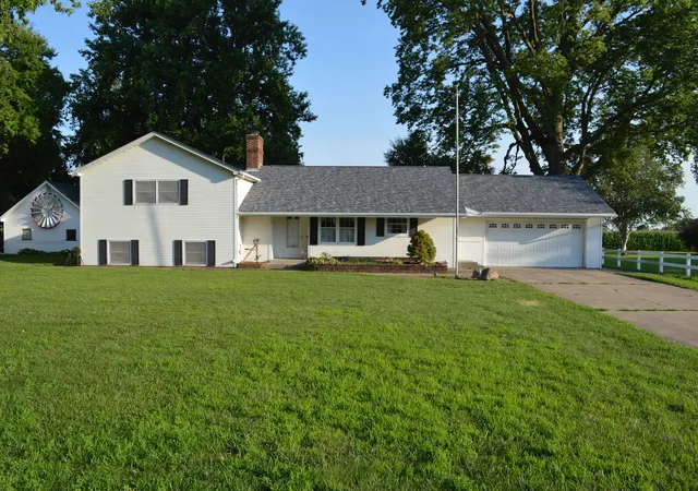 Photo 1 of Single family home for sale at 708 E Thompson St, Princeton, IL 61356 | MLS# 12527309 | Listing updated on 2026-07-19