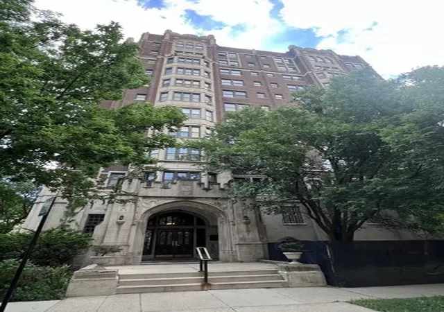 Homes for sale in Chicago, IL | 6901 S Oglesby Ave #5A, Chicago, IL 60649 | MLS# 12527493