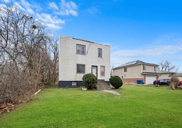 Photo 3 of Single family home for sale at 1905 W 142nd Street, Dixmoor, IL 60426 | MLS# 12528296 | Listing updated on 2026-09-22