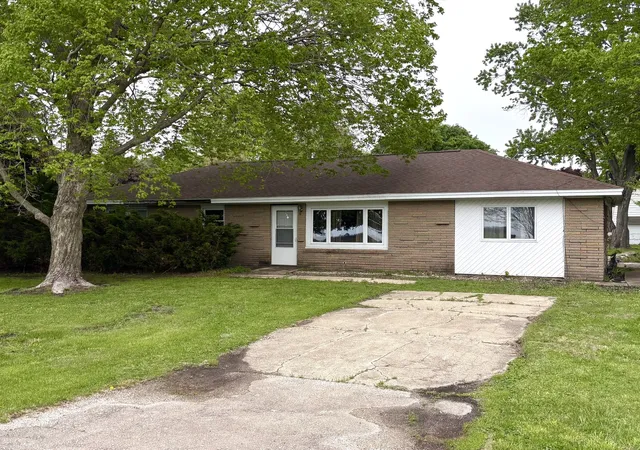Photo 2 of Single family home for sale at 201 S Carson St, Long Point, IL 61333 | MLS# 12528826 | Listing updated on 2026-08-02