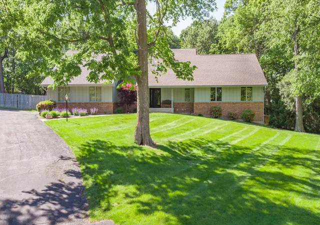 Homes for sale in Freeport, IL | 684 Sioux Dr, Freeport, IL 61032 | MLS# 12528930