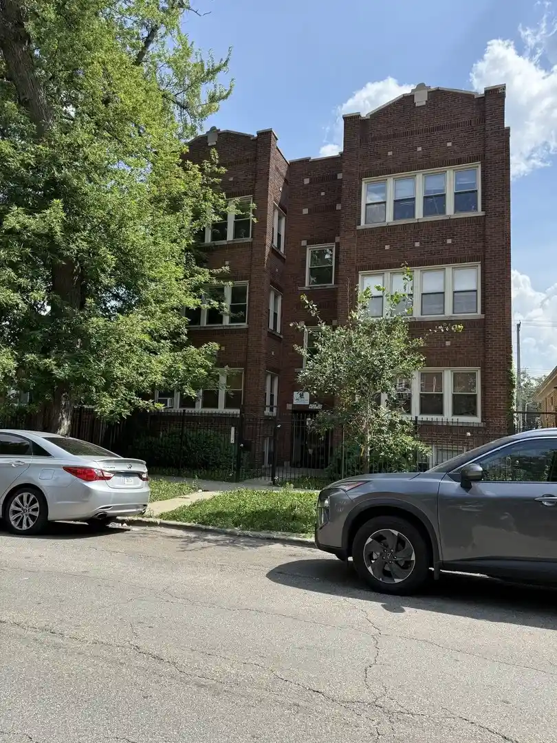 Listing Photo 1 - Condo for sale in 4027 W Crystal St located at 4027 W Crystal St, Chicago, IL 60651 - Unit 4027 W Crystal St