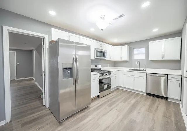 Photo 3 of Single family home for sale at 42425 N Park Ln E, Antioch, IL 60002 | MLS# 12533449 | Listing updated on 2026-10-07
