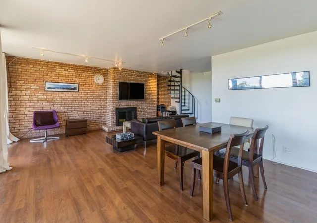 5th image of 5600 Hillcrest Ln, Lisle, IL 60532