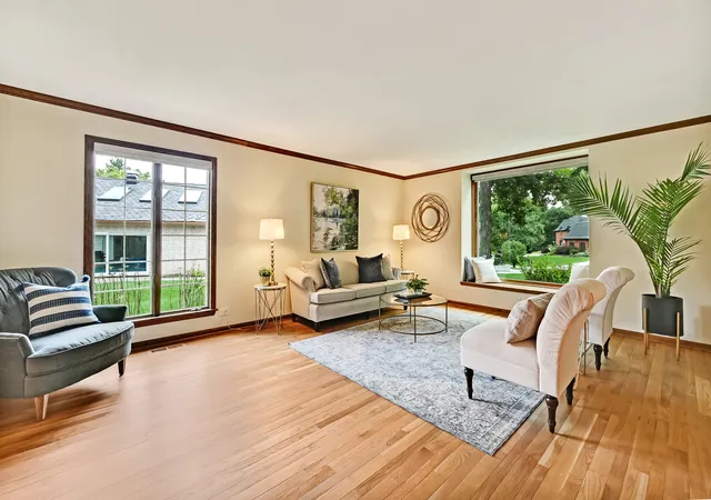 Photo 2 of Single family home for sale at 5 Regent Ct, Burr Ridge, IL 60527 | MLS# 12537427 | Listing updated on 2026-09-07