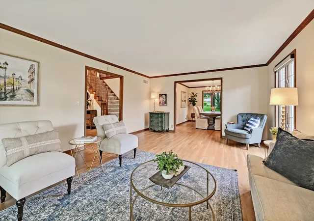 Photo 4 of Single family home for sale at 5 Regent Ct, Burr Ridge, IL 60527 | MLS# 12537427 | Listing updated on 2026-09-07