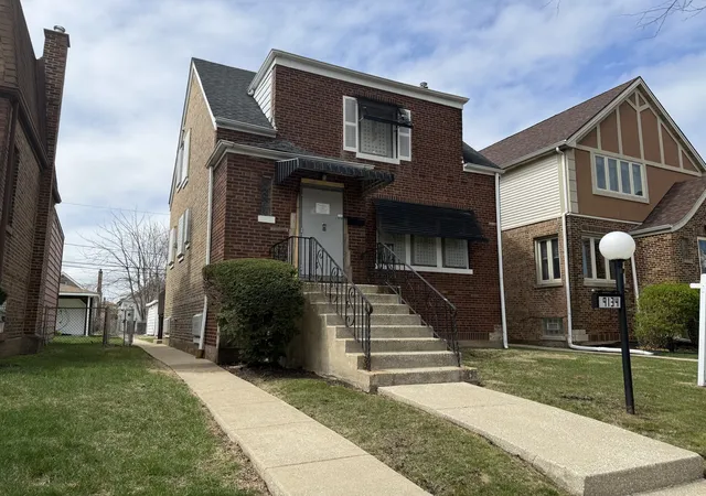 Homes for sale in Chicago, IL | 9134 S Paxton Ave, Chicago, IL 60617 | MLS# 12538427
