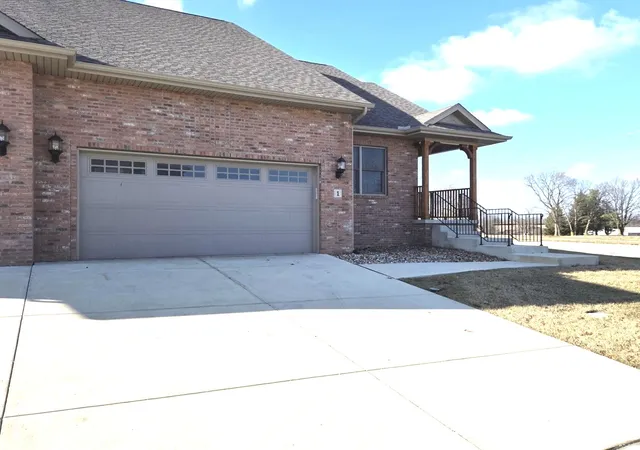 3rd image of 1 Saint Ivans Cir, Bloomington, IL 61705 | MLS# 12538841