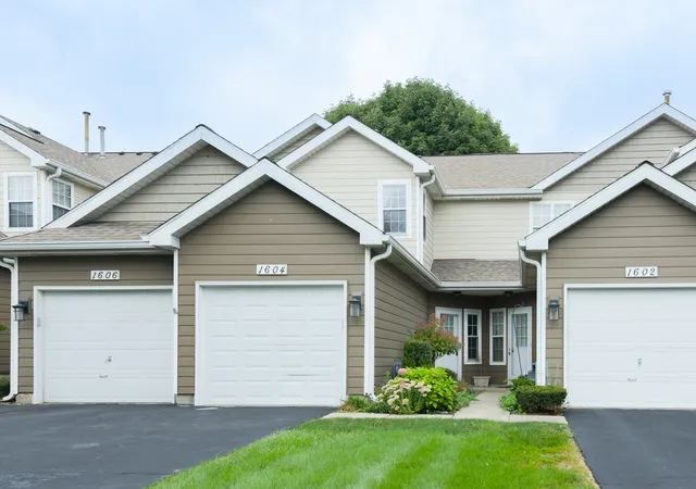Photo 1 of Townhouse for sale at 1604 Woodhaven Ct #B, Mundelein, IL 60060 | MLS# 12540996 | Listing updated on 2026-10-06