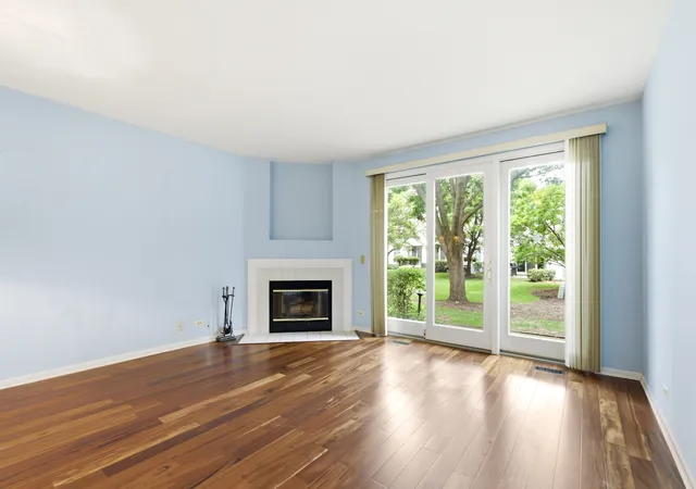 Photo 3 of Townhouse for sale at 1604 Woodhaven Ct #B, Mundelein, IL 60060 | MLS# 12540996 | Listing updated on 2026-10-06