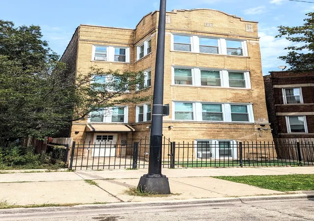 Homes for sale in Chicago, IL | 3948 W Congress Pkwy, Chicago, IL 60624 | MLS# 12541802