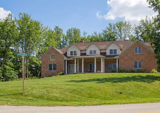 Homes for sale in Dixon, IL | 307 Knollwood Dr, Dixon, IL 61021 | MLS# 12542007