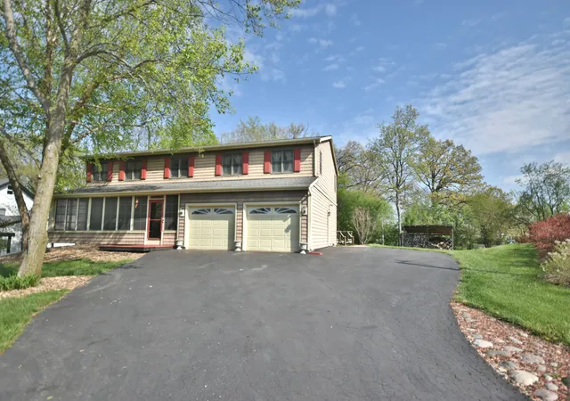 Photo 2 of Single family home for sale at 6n264 Weber Dr, Saint Charles, IL 60174 | MLS# 12542961 | Listing updated on 2026-09-12