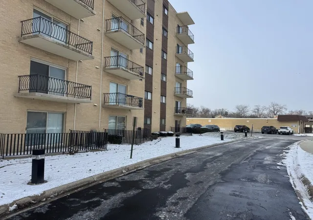 Photo 1 of Condo for sale at 18400 Cherry Crk Dr #105, Homewood, IL 60430 | MLS# 12543385 | Listing updated on 2026-04-26
