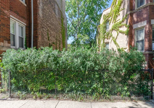 Photo 3 of Sale Pending at 5424 S Ingleside Ave, Chicago, IL 60615 | MLS# 12543601 | Listing updated on 2026-09-01