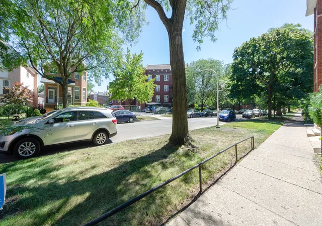 Photo 4 of Sale Pending at 5424 S Ingleside Ave, Chicago, IL 60615 | MLS# 12543601 | Listing updated on 2026-09-01