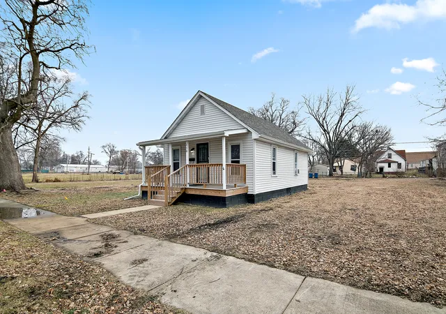 2nd image of 838 N Rosewood Ave, Kankakee, IL 60901 | MLS# 12544467