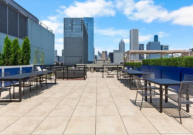 2nd image of 310 S Michigan Ave, Chicago, IL 60604