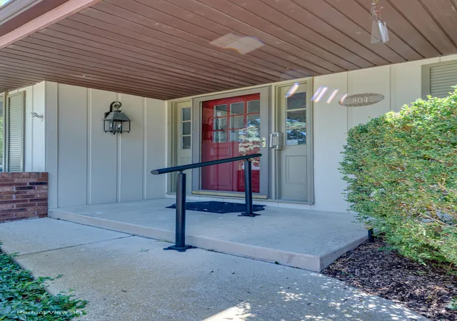 Photo 2 of Single family home for sale at 804 Manchester St, Naperville, IL 60563 | MLS# 12545237 | Listing updated on 2026-09-22