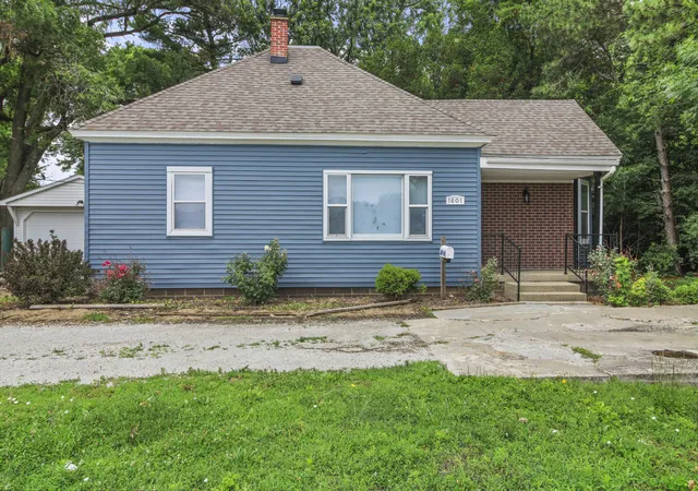 1st image of 1601 N Mckinley Ave, Champaign, IL 61821 | MLS# 12546313