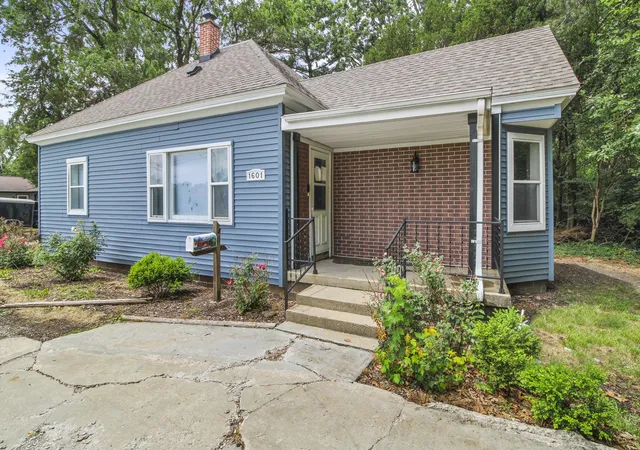3rd image of 1601 N Mckinley Ave, Champaign, IL 61821 | MLS# 12546313