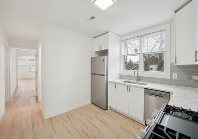 2nd image of 4954 W Byron St, Chicago, IL 60641 | MLS# 12546329