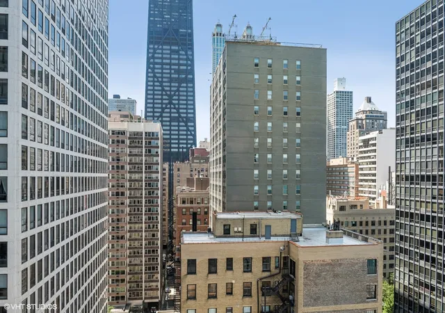 2nd image of 880 N Lake Shore Dr, Chicago, IL 60611