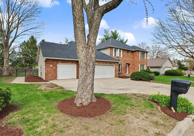 4th image of 2404 N Nottingham Ct, Champaign, IL 61821 | MLS# 12547260