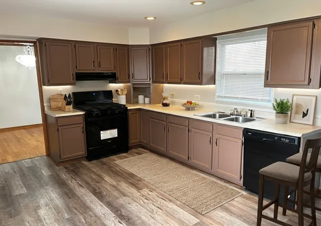 Photo 4 of Single family home for sale at 17410 Emerson Ave, Hazel Crest, IL 60429 | MLS# 12547303 | Listing updated on 2026-09-21