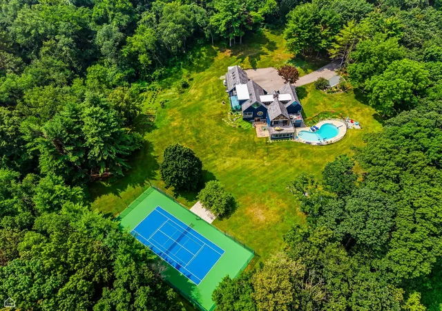 Photo 1 of Mansion for sale at 367 Overlook Rd, Barrington, IL 60010 | MLS# 12547600 | Listing updated on 2026-09-19