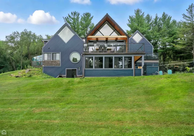 Photo 3 of Mansion for sale at 367 Overlook Rd, Barrington, IL 60010 | MLS# 12547600 | Listing updated on 2026-09-19