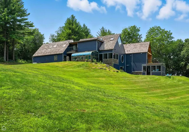 Photo 3 of Single family home for sale at 367 Overlook Rd, Barrington, IL 60010 | MLS# 12547600 | Listing updated on 2026-09-19