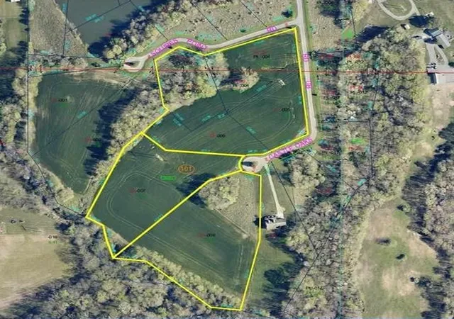 Photo 2 of Sale Pending at 1924 Castle Oaks Rd, Pittsburg, IL 62974 | MLS# 12549238 | Listing updated on 2026-08-17
