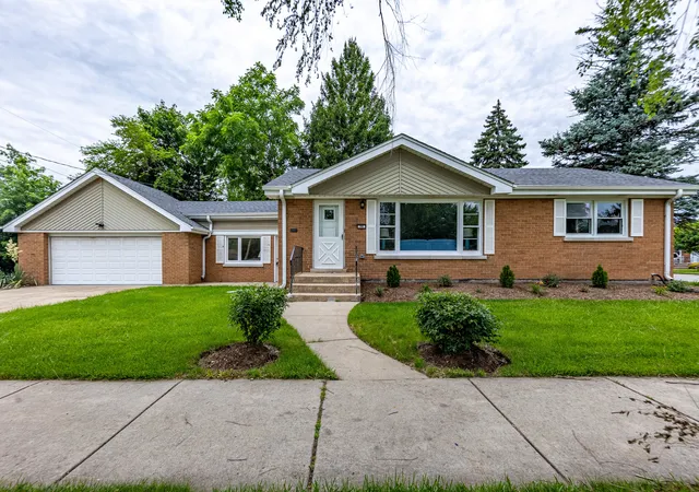 Homes for sale in South Holland, IL | 795 E 163rd St, South Holland, IL 60473 | MLS# 12549603