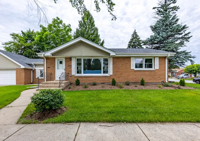 Homes for sale in South Holland, IL | 795 E 163rd St, South Holland, IL 60473 | MLS# 12549603