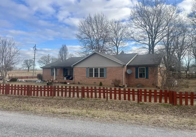 Photo 3 of Single family home for sale at 6 Carriage Ln, Metropolis, IL 62960 | MLS# 12549619 | Listing updated on 2026-08-05