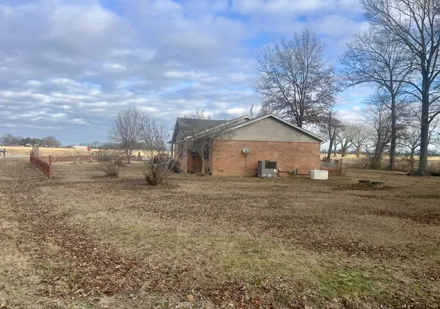 Photo 3 of Single family home for sale at 6 Carriage Ln, Metropolis, IL 62960 | MLS# 12549619 | Listing updated on 2026-08-05