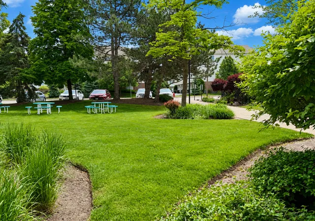 2nd image of 3265 Kirchoff Rd, Rolling Meadows, IL 60008