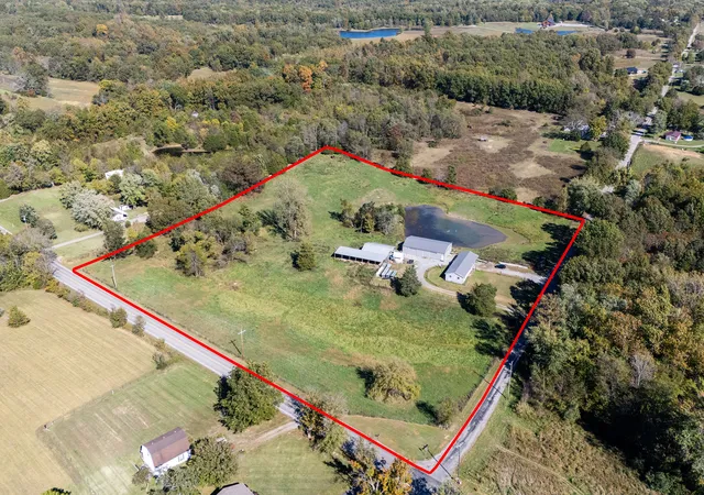 Photo 2 of Single family home for sale at 104 E Boundary Rd, Creal Springs, IL 62922 | MLS# 12551441 | Listing updated on 2026-06-16