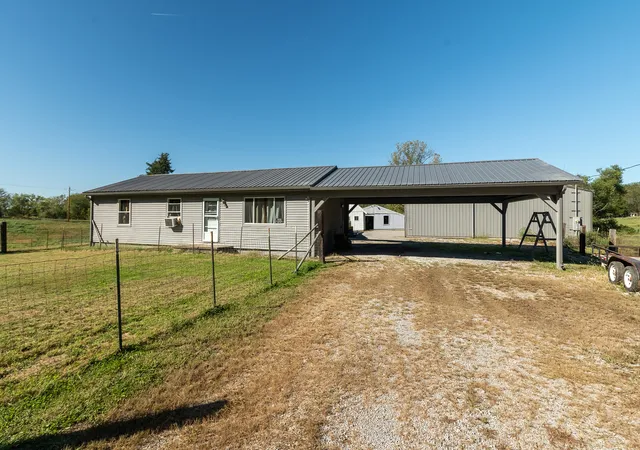 Photo 32 of Single family home for sale at 104 E Boundary Rd, Creal Springs, IL 62922 | MLS# 12551441 | Listing updated on 2026-06-16