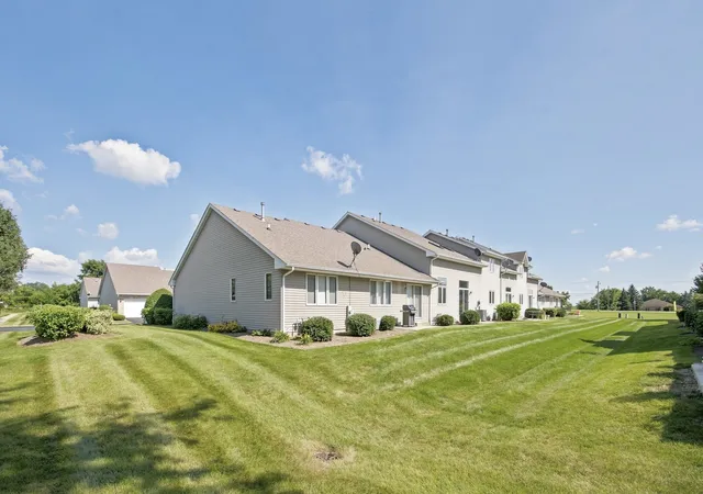 Photo 2 of Townhouse for sale at 816 Katherine Ln, Hampshire, IL 60140 | MLS# 12552097 | Listing updated on 2026-10-04
